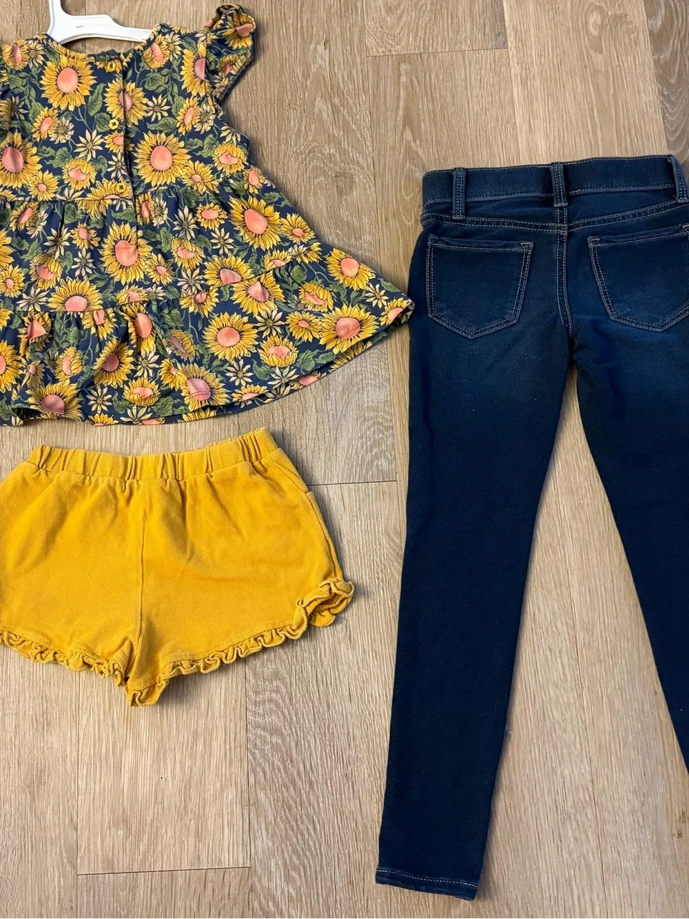 Tommy Bahama Girl's Size 5/6 Yrs . Sunflowers 3 Pc Pants , Shorts & Top Set